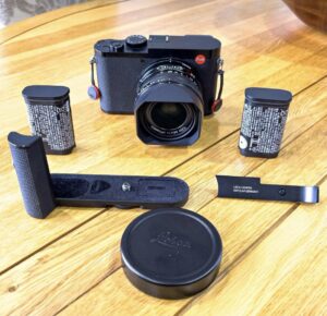 Leica Q2 Digital Camera with 1.7 28 Summilux