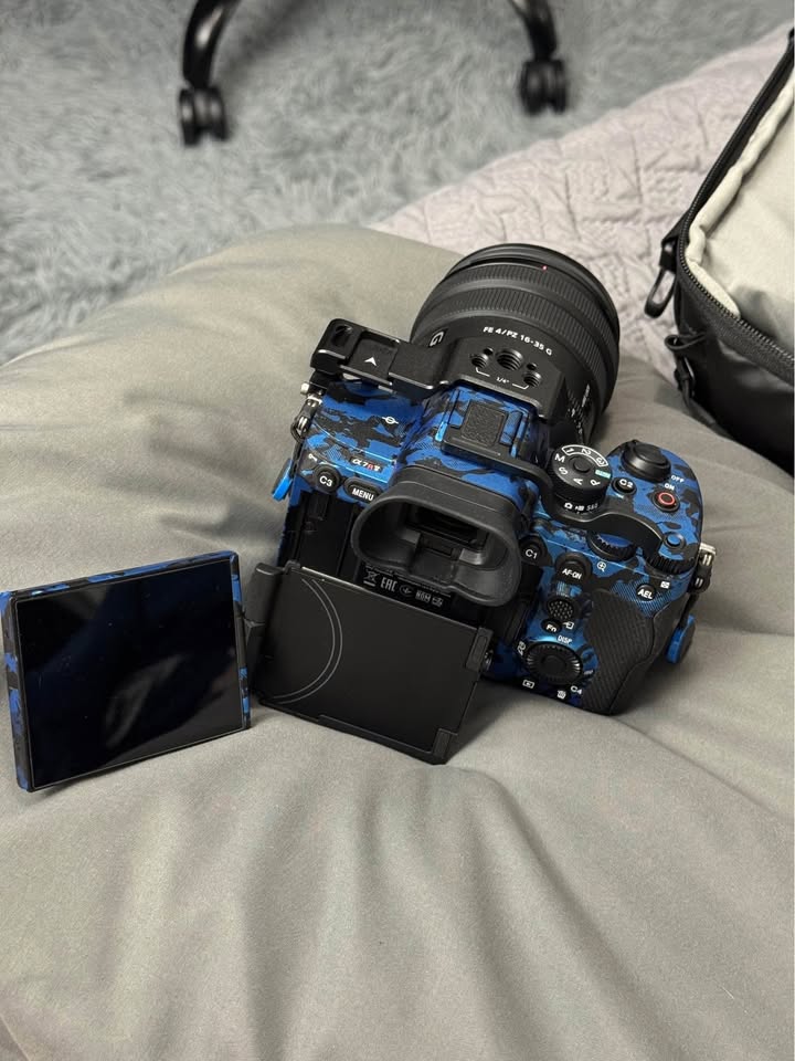 Sony a7R V mirrorless camera + 3 lenses and a bunch of accessories - Image 9